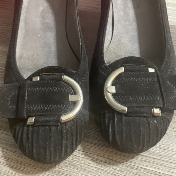 STUART WEITZMAN Womens Sz 7.5M Black Suede Wedge Heel Shoes Silver Buckle - Picture 3 of 15